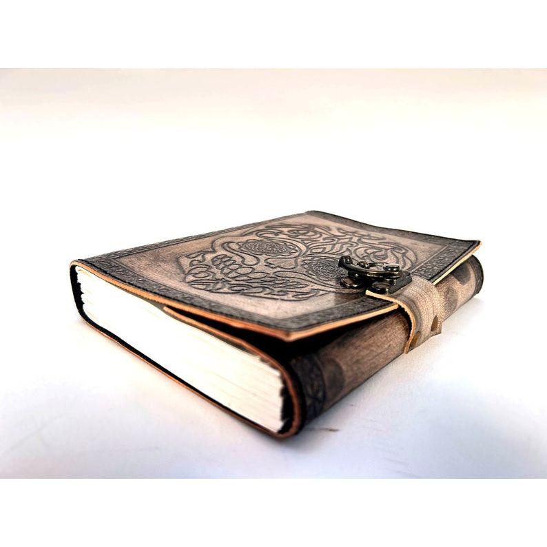 Bloco de notas diário com capa de couro em relevo para mulheres e homens Diários de viagem Vintage Artesanal Caveira em relevo Caderno de diário antigo 7X5 polegadas