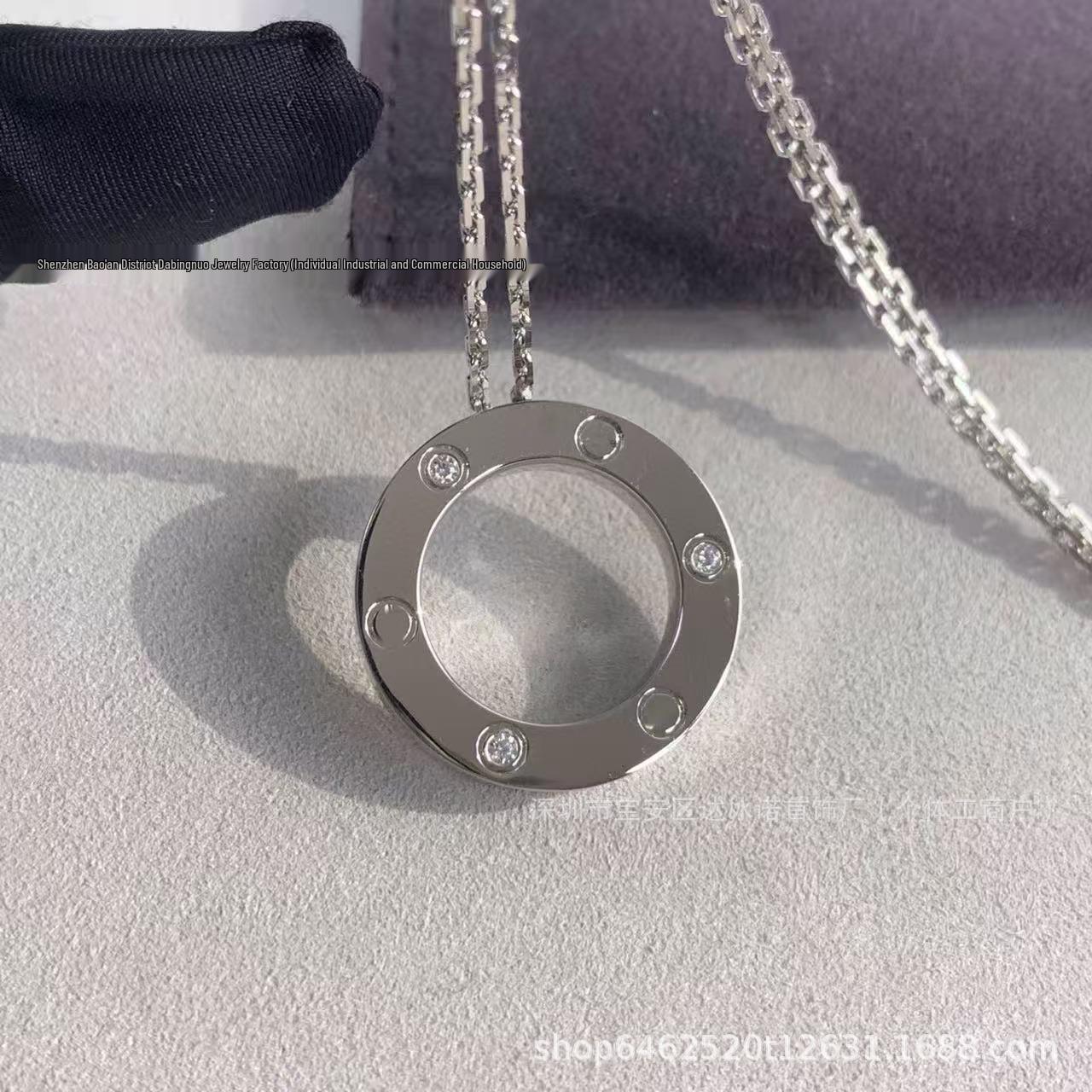 18K Rose Gold Clavicle Necklace with Diamond-Inlaid Coin Pendant - Luxury Feel