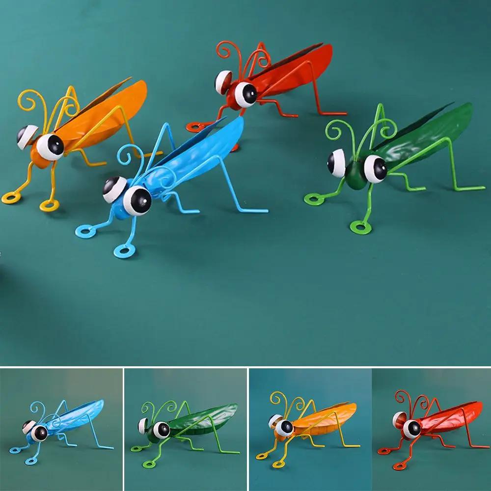Garden Cute Metal Grasshopper Figurine Decor Outdoor Tree Wall Art Garden Grasshopper Statues Decoration For Yard Patio Backyard
