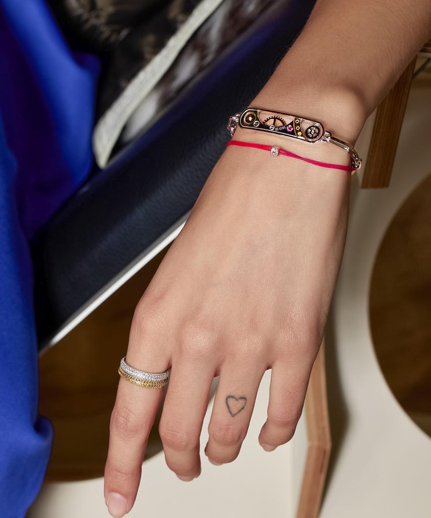 Begins Larin Asher Thread Bracelet Red Pink