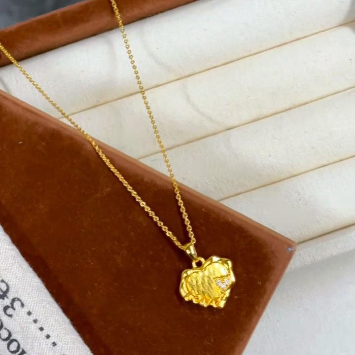

Golden Hammered Dot Rhinestone Heart Pendant Clavicle Necklace - Women s Fashionable Temperament Exquisite Gift. Heart Pendant [No Chain]