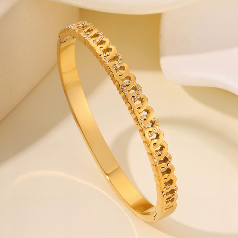 Heart-to-heart Matching Titanium Steel Women's Light Luxury, High-end, Fashionable and Versatile Love Bracelet