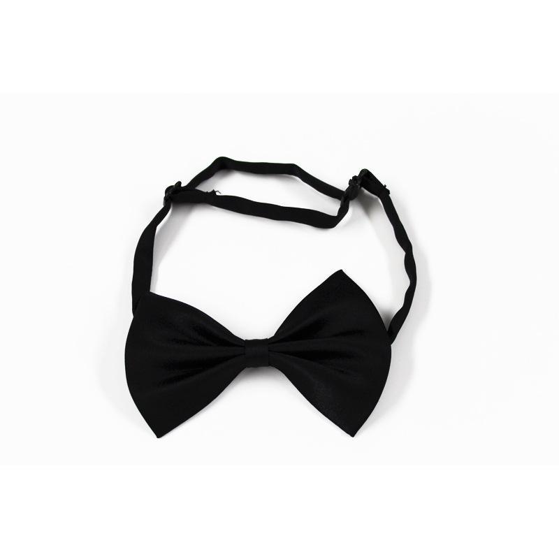 Pánský černý oblek s motýlkem pro sbor, svatby a speciální události