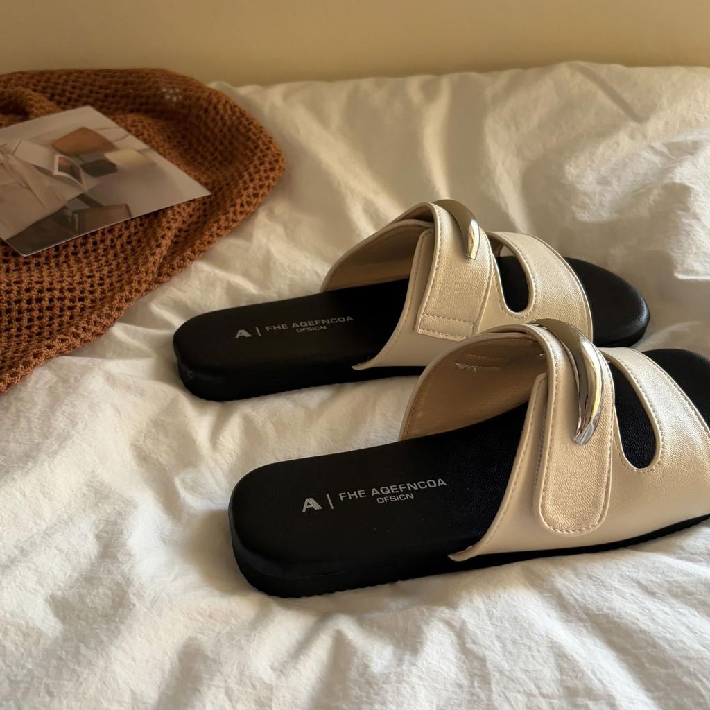 Niche flat-bottomed fairy soft-bottomed slippers wear summer non-slip one-word wind female fashion versatile skirt drag cool slippers