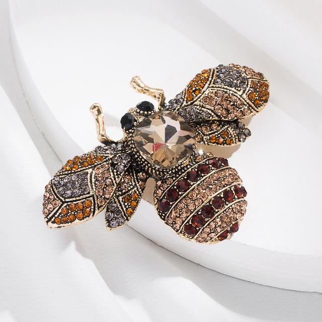 

Voguish Fashionable Corsage Temperament Bee Shape Brooches Pin High Quality Adorable Personality Accessories FemaleTrendy Jewelry