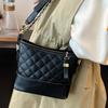 A High-end Stylish Women's Bag with Diamond-patterned Chain Splicing Single-shoulder Crossbody Bag for Wandering