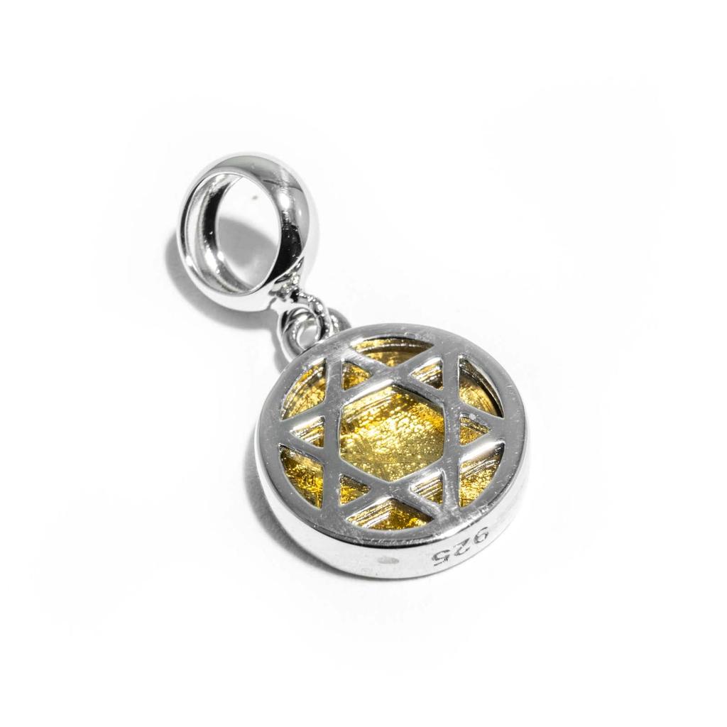 Carmelo Accessories: Hexagram Silver Pendant with Gibeon Meteorite Design, Gold, for Men and Women