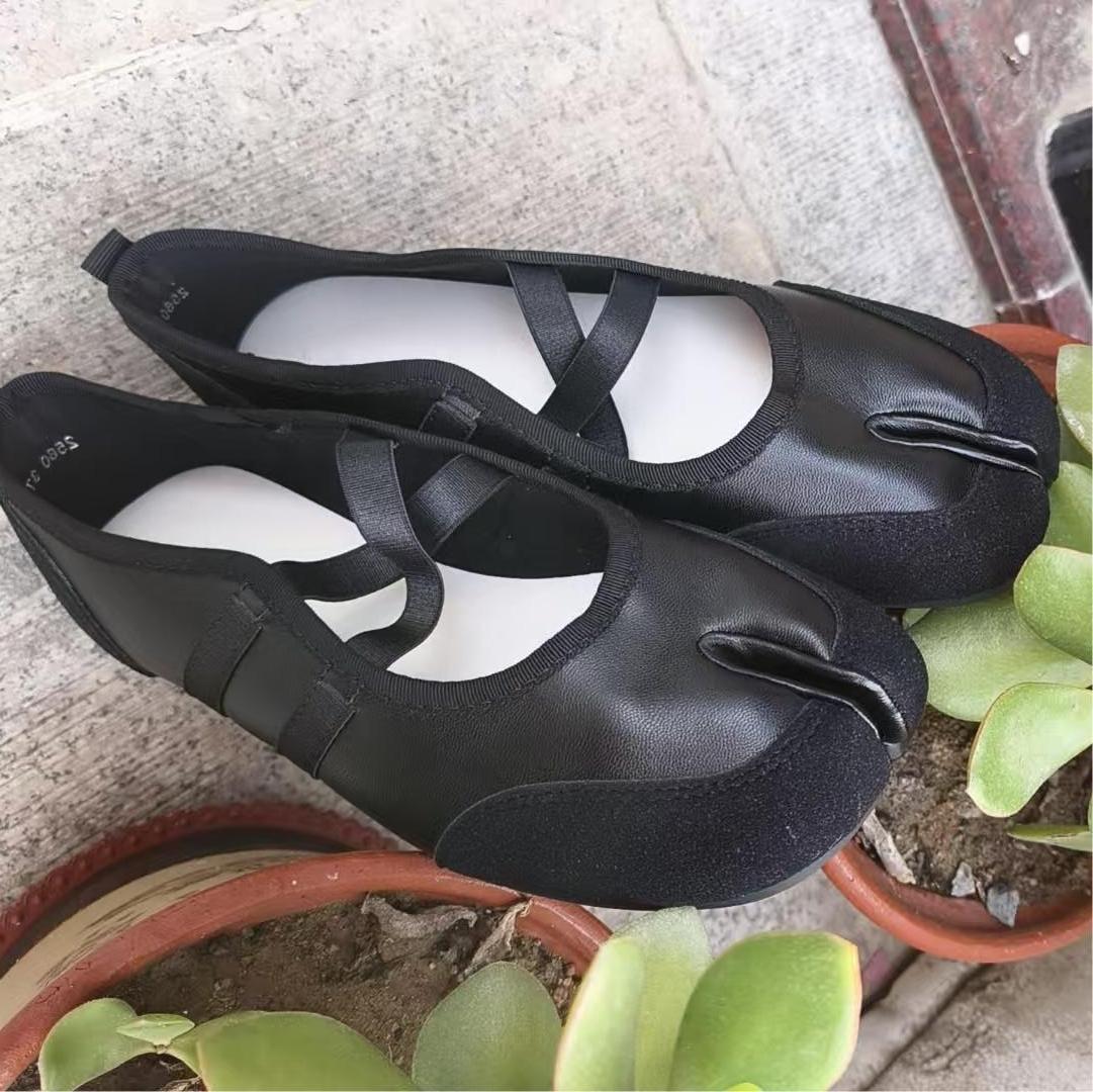 

Модные туфли-таби на плоской подошве с перекрестными ремешками, женские повседневные модные туфли Мэри Джейн, слипоны с раздельным носком, балетки, лето 2025, элегантная новинка 40