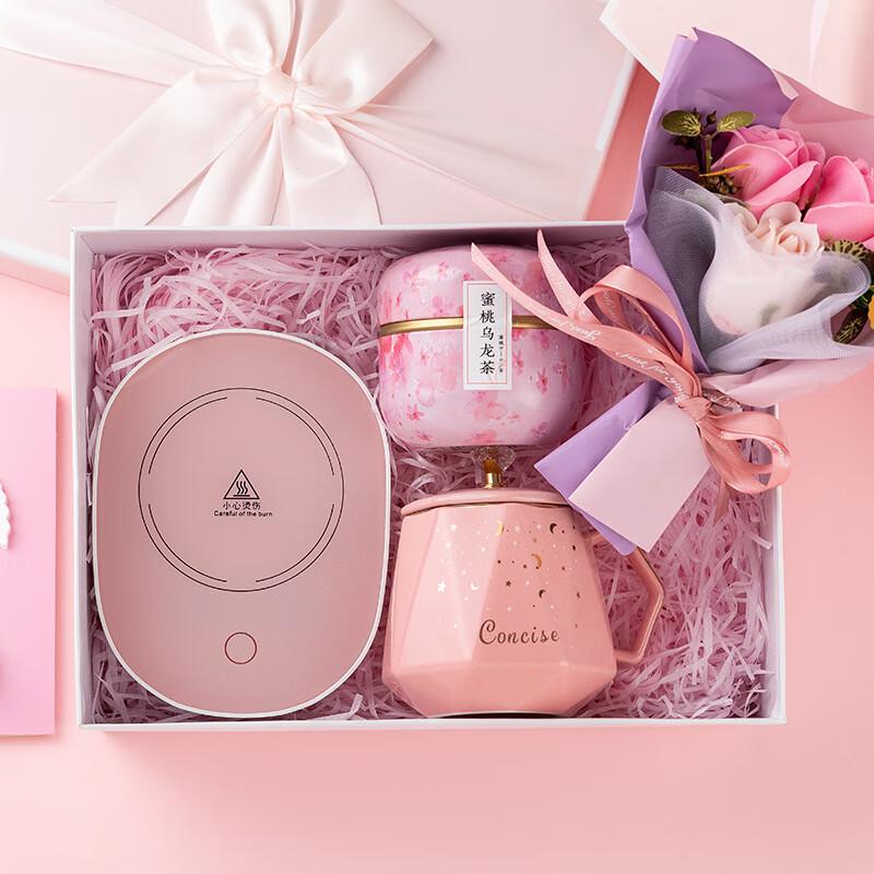 Подарочный набор с букетом из мыльных цветов в скандинавском стиле