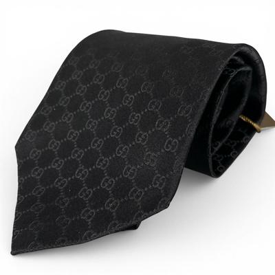 Ubeskadiget GUCCI slips GG mønster GG logo bredt slips sort silke herre Brugt