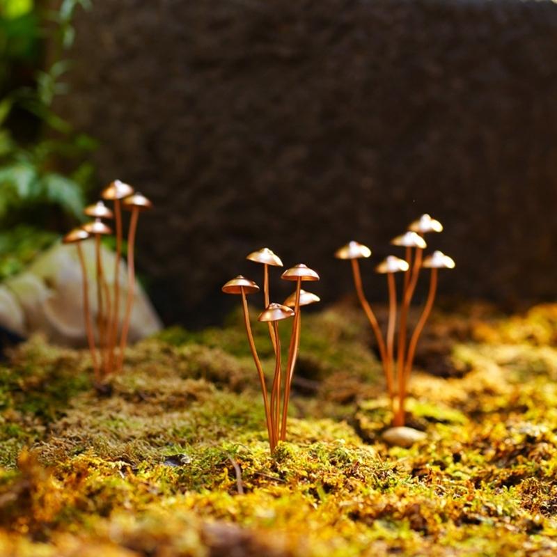 Weather Resistant Iron Mushroom Stake Garden Ground Stake with Antique Rusty Designs Outdoor Yard Landscaping Decoration