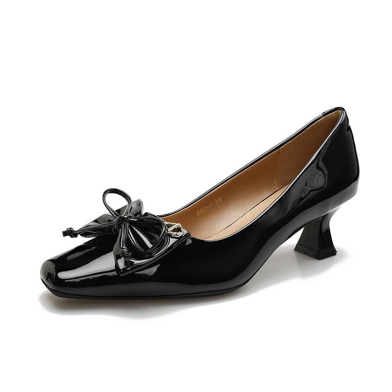 

Red high heels women s stiletto temperament socialite 2025 spring and autumn bow French square head single shoes women s middle heel 40 чёрный