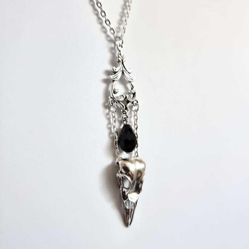 

2026 New Black Alloy Crow Skull Pendant Necklace Punk Retro Clavicle Chain For Men and Women Halloween Fashion Zircon