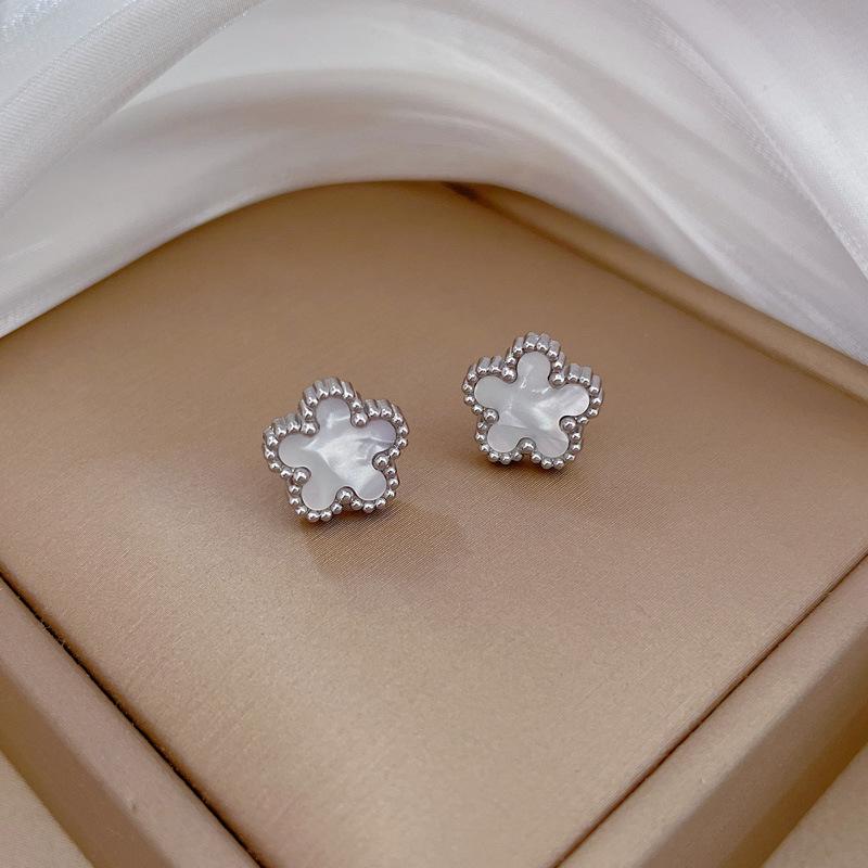 

Shell Five-Leaf Flower Minimalist Stud Earrings Cold Men S And Women S Earrings Personality Temperament Banquet Earrings