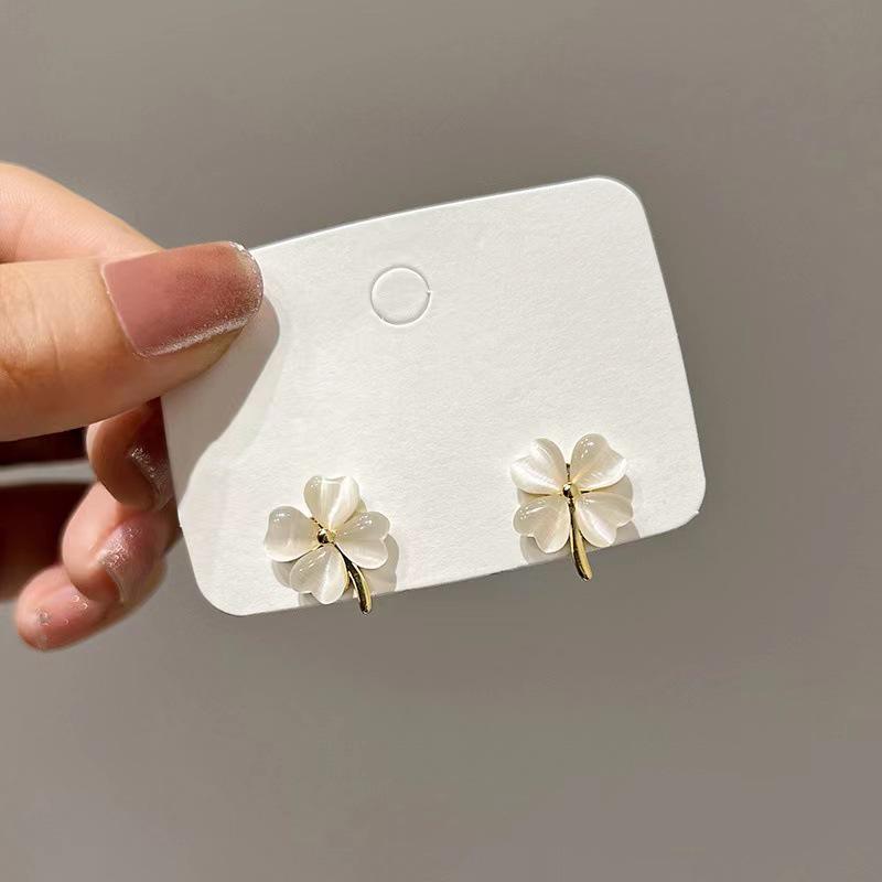 

Серьги-пусеты Кошачий глаз Клевер - Элегантные украшения Лист удачи для женщин, Идеальный подарок для девушки, Коллекция Осень/Зима.