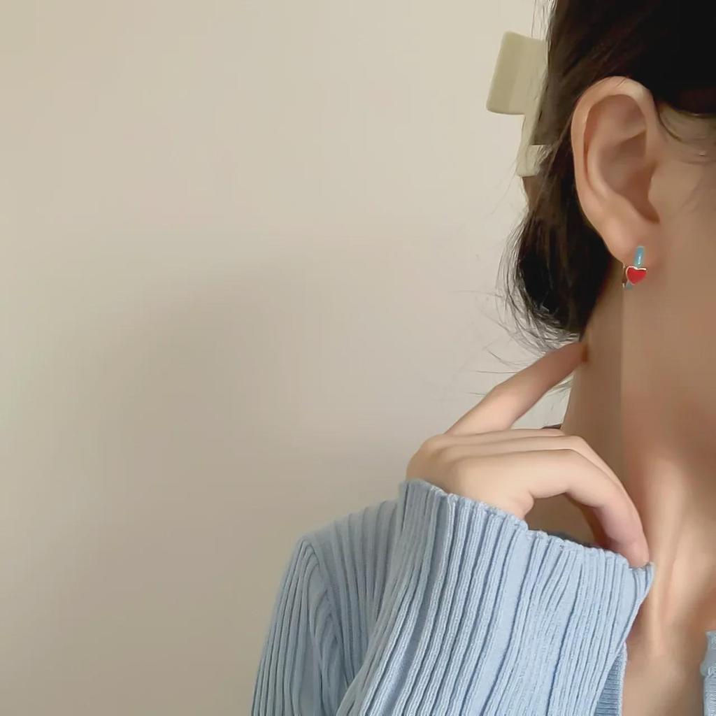 Enamel Heart Earrings: Bai Baihe Style, Gentle Niche Design for Autumn/Winter Trends