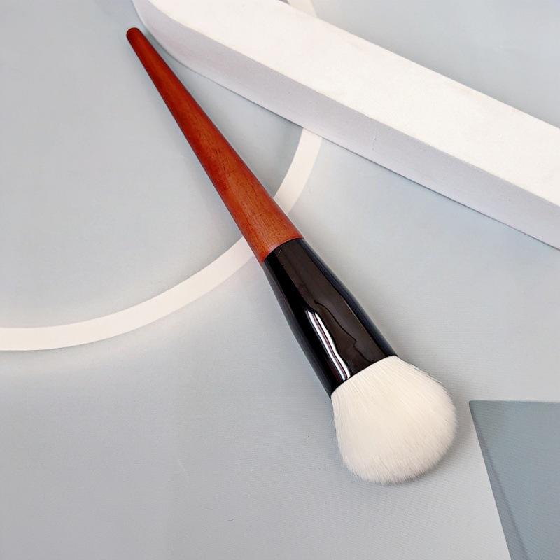 

Кисть Origin Wood Sculpting Brush Professional Angled Foundation Contour Brush