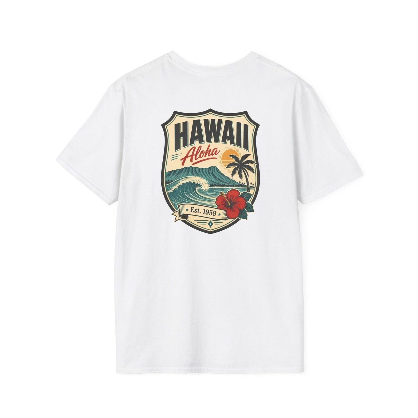 Hawaii Retro Travel Badge T-Shirt | Vintage Mid-Century Aloha Beach Tee | HI Aloha State Souvenir Road Trip Gift 2XL