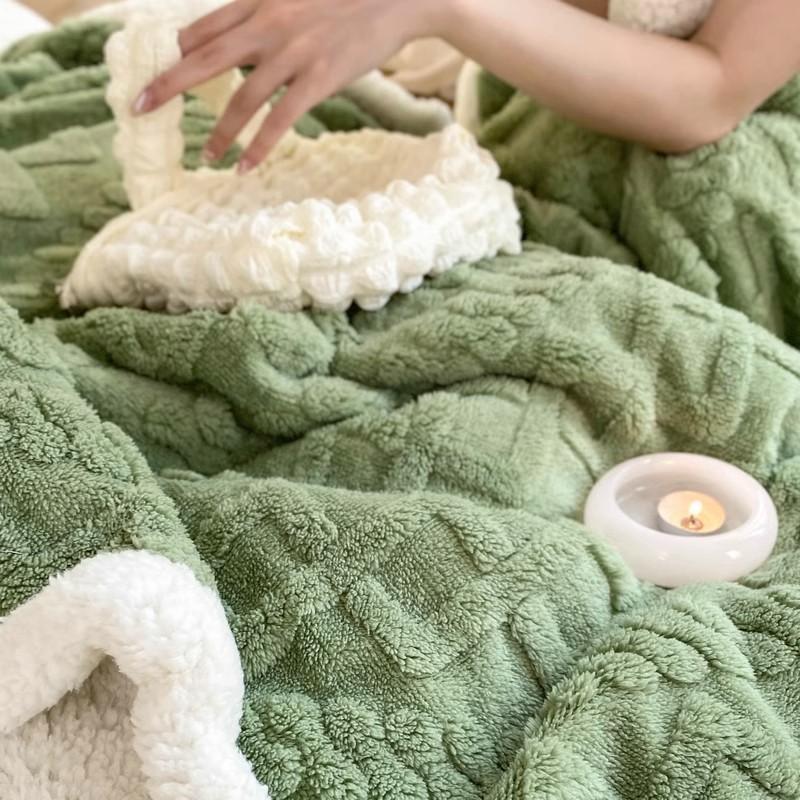 New Cover Blanket Office Shawl Air Conditioning Small Blanket Thickened Coral Velvet Flannel Lamb Wool Blanket Nap Sofa