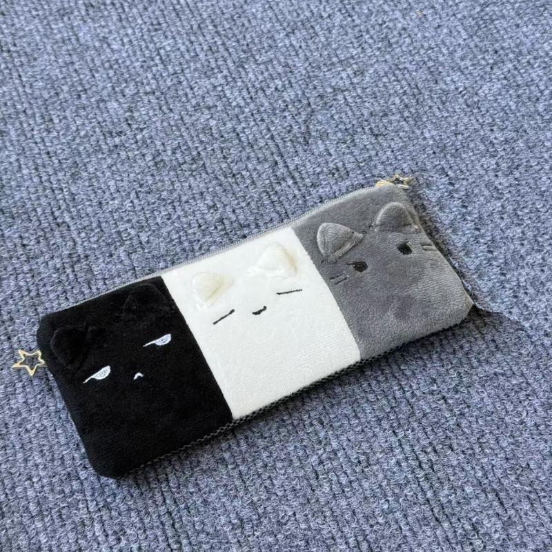 

1Pcs Black White And Gray Kitten Pencil Case Plush Cute Cat Storage Bag Large Capacity Cartoon Stationery Case For Student світло-сірого кольору