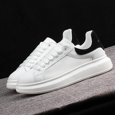 2024 Kleine weiße Schuhe für Männer Dicke Sohlen für Männer Skateboard-Schuhe für Liebhaber Lässige Sportschuhe für Männer Leichte Reiseschuhe