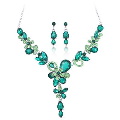 Spring 2022 European & American Retro Floral Crystal Necklace & Earrings Set