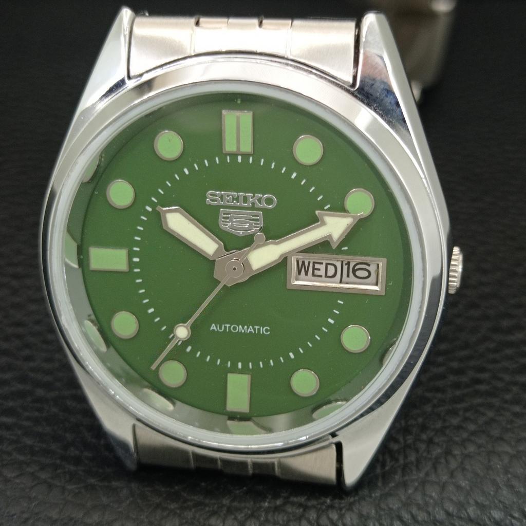 VINTAGE SEIKO 5 AUTOMATIC REFURBISHED JAPAN MENS GREEN DIAL WATCH a444224-1