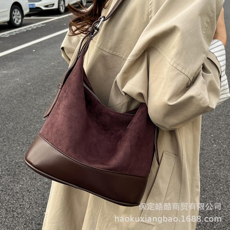 Suede bag women's 2025 new autumn and winter high-end retro underarm bag commuter women's bag going out shoulder bag