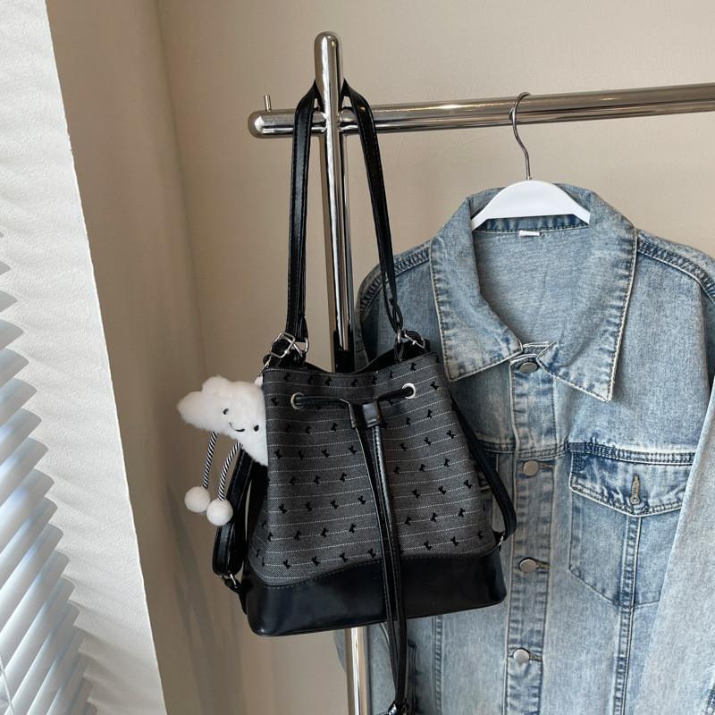 Stylish And Versatile Korean Minimalist Large Capacity Bucket Bag For Summer 2024