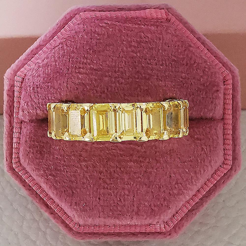 Luxury Zircon Gem Diamond Band Ring with Niche Appeal