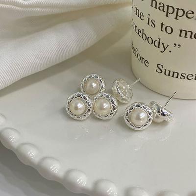 Pearl Light Luxury Earrings for Women with Niche Design Temperament High-end Earrings New Hepburn
