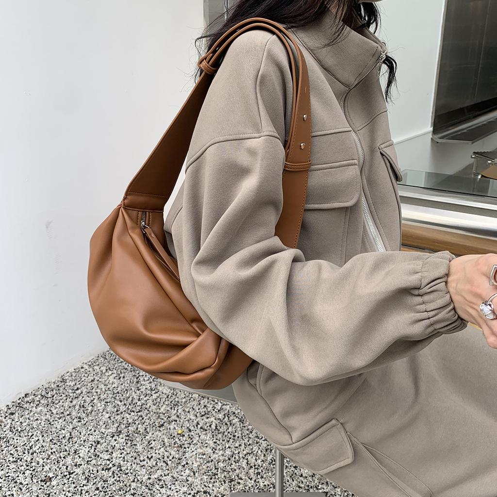 Autumn and Winter Trendy Crossbody Bag for Women's Casual, Simple, Light Retro, Wide Shoulder Strap, Single Shoulder Bag, PU Soft Leather Pillow Bag