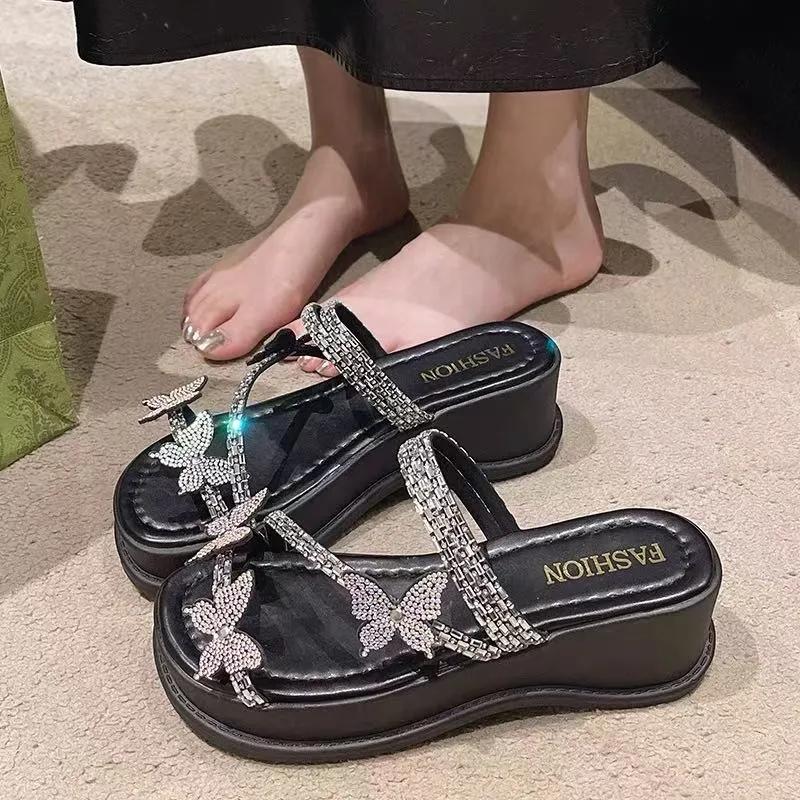 Fashion Outdoor Fashion Slippers 2025 Summer Concise New Women’s Thick Sole Crystal Butterfly Sandals Round Toe for Beach Shoes Female