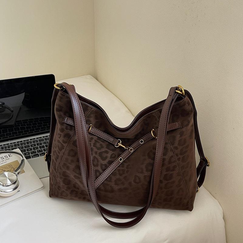 Large-capacity Retro Tote Bag for Women 2025 Autumn New Trendy High-value Commuter Crossbody Backpack for Women