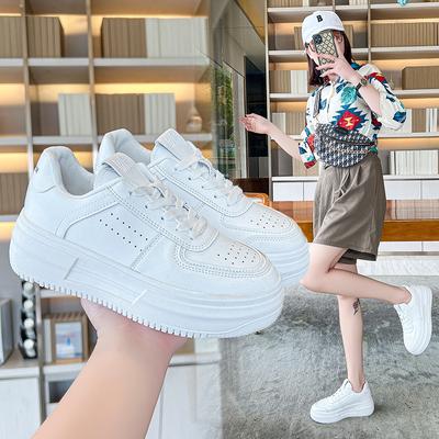 Primavera e Outono Versão Coreana de Couro Macio Pequenos Sapatos Brancos Femininos Sola Grossa Muffin Moda Feminina Sapatos Esportivos Casuais Brancos
