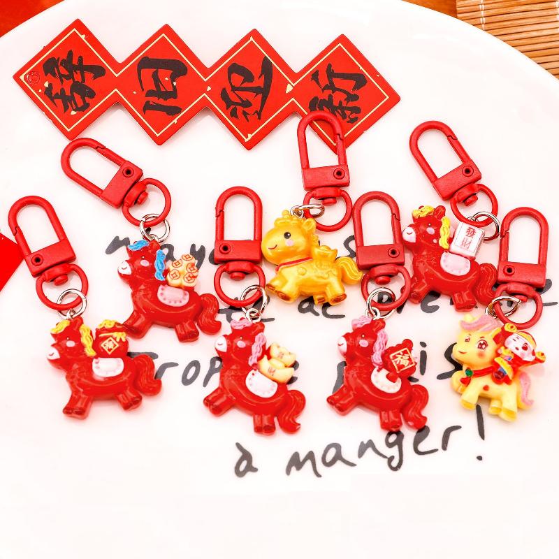1/7 Stück Cartoon Pony Schlüsselanhänger Niedliches Rotes Harzpferd Rucksack Anhänger Dekoration Auto Schlüsselanhänger Zubehör Jahr des Pferdes Geschenk