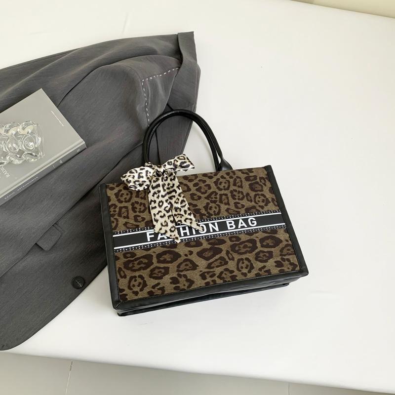 Ins Bag Women's 2025 New Popular Portable Tote Bag Large Bag Large Capacity Shopping Bag Foreign Style Women's Bag