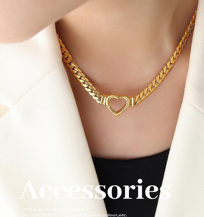 European & American Hip Hop Thick Cuban Chain Necklace with Heart Ring, 18K Gold-Plated Titanium Steel, Trendy and Luxurious.