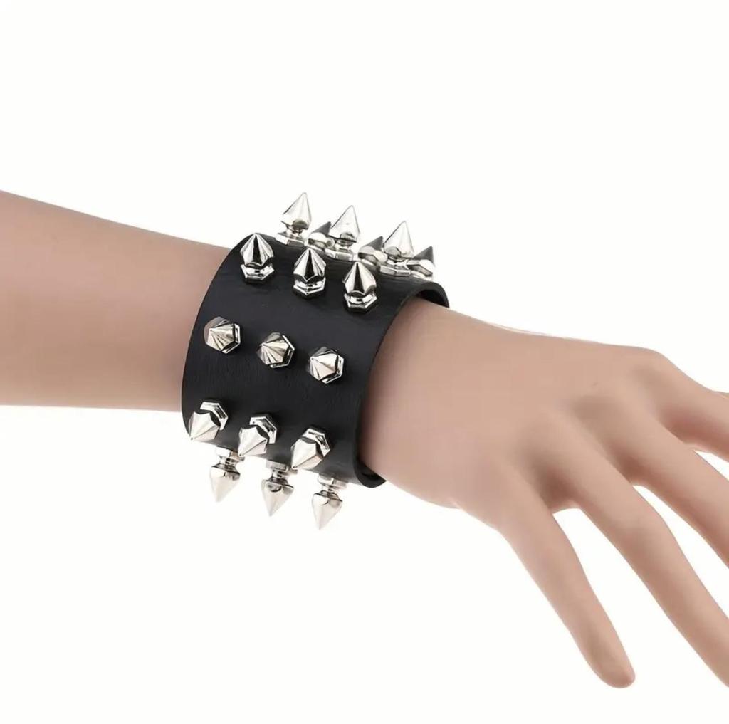 Bracciale Punk Teschio Gotico Europeo e Americano: Stile Rock per Nightclub Y2K e Accessori per Moto