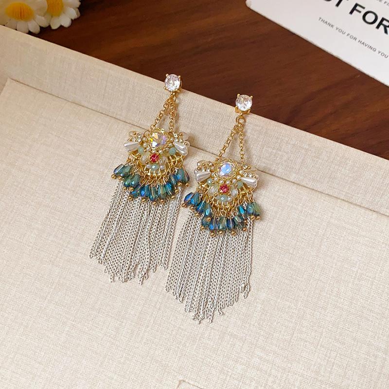 Kwiatowe Perłowe Srebrne Kolczyki Kwadratowe z Diamentami: Elegancka, Wszechstronna Biżuteria dla Słodkiego i Delikatnego Wyglądu.