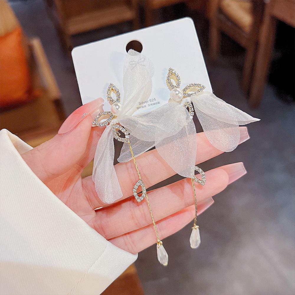 Super Fairy Gauze Flower Diamond Earrings Female New Online Celebrity Ear Jewelry Temperament Long Crystal Tassel Earrings.