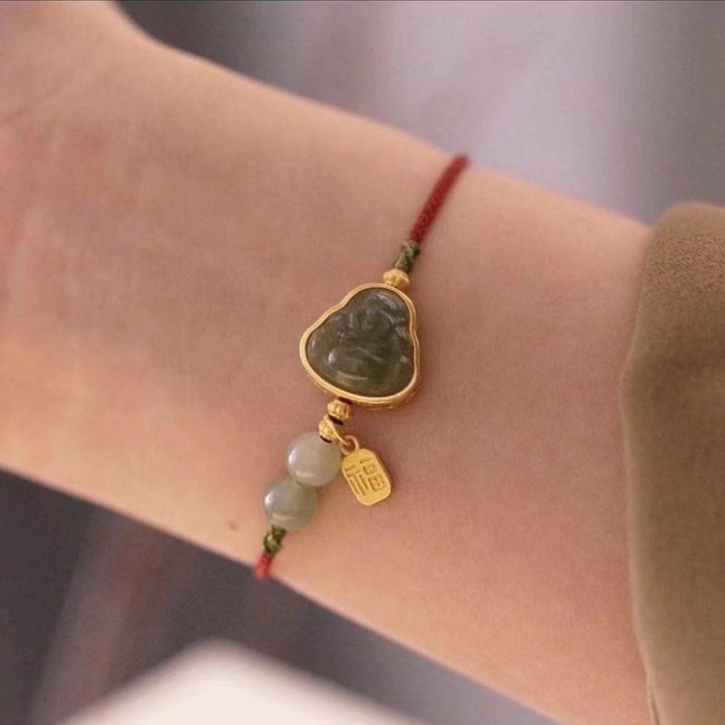 

Плетёная вручную цепочка с благословением для рук Yxi, женская, для работников сферы интересов, специальный дизайн, красная ручная лента, натуральный нефрит Хэтянь, маленький Будда Сяомэн, серебряный игрок Hand-woven Hetian Jade Xiaomeng Bergamot Bracelet