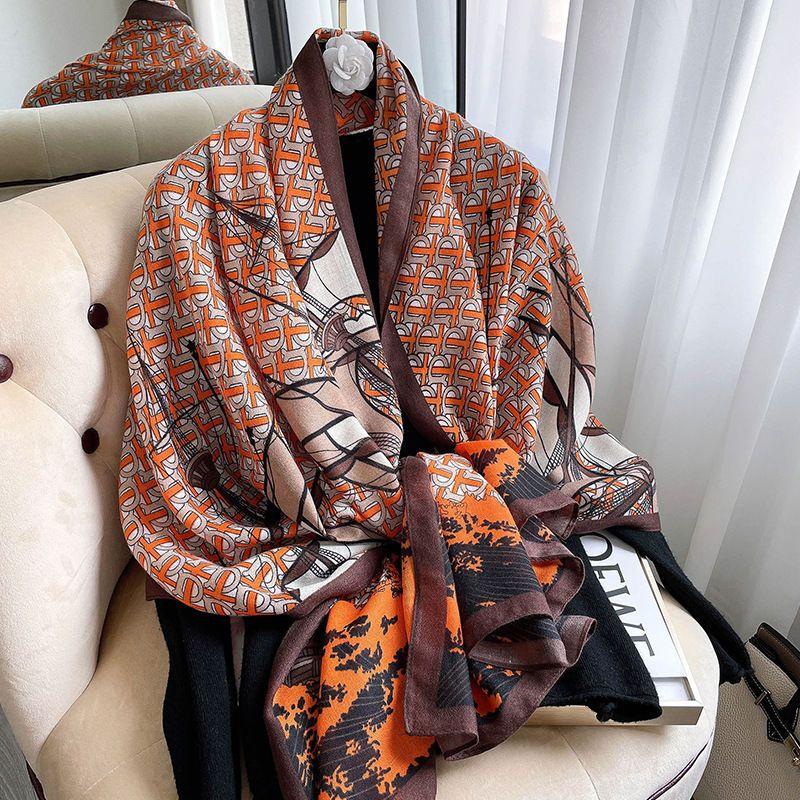 Luxury Brand Autumn and Winter Women New Style Fashion Color Matching Print Silk Scarf Lady Popular Headcloth Beach Shawl