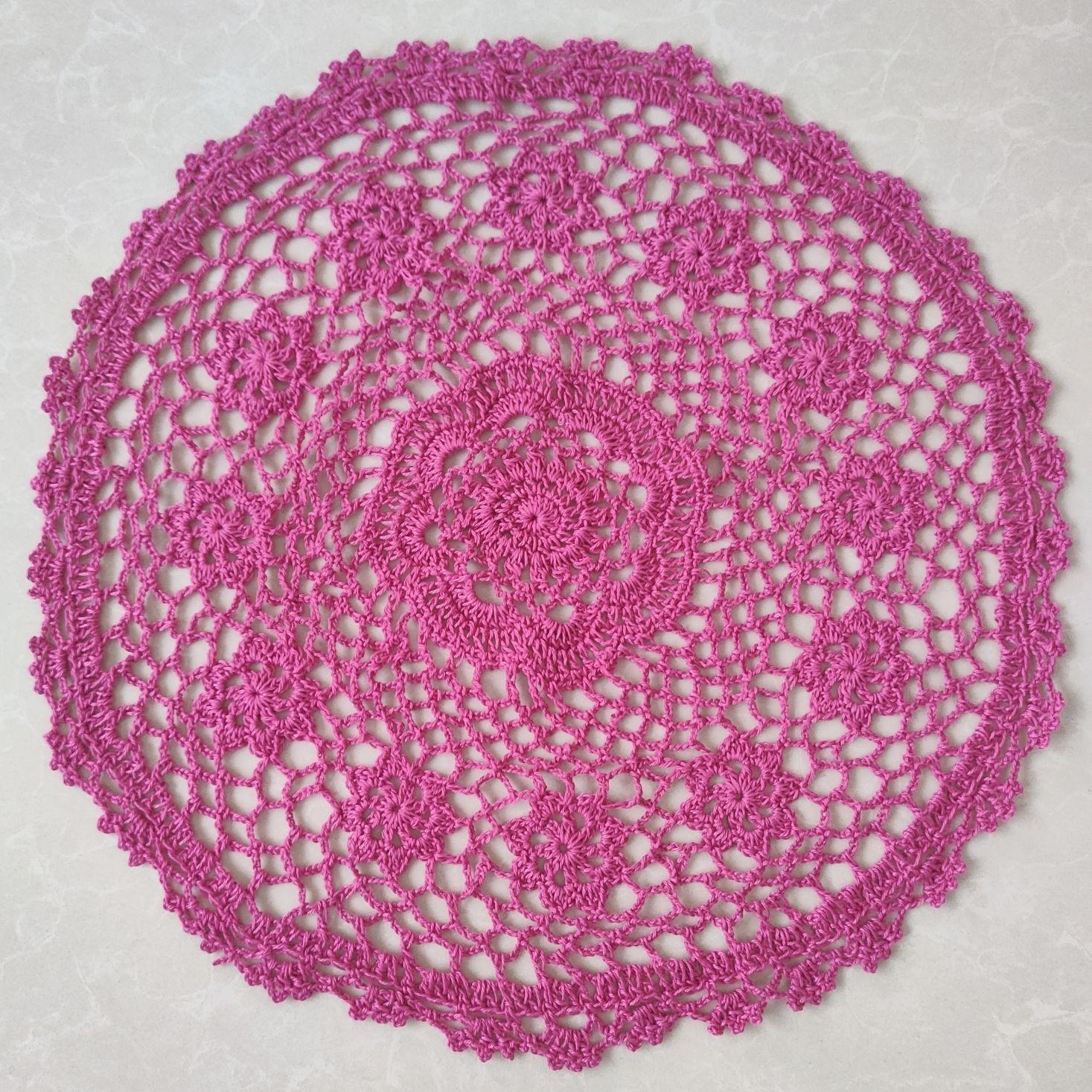 

Круглый ручной работы крючком для вязания крючком в деревенском стиле с цветком из хлопчатобумажной нити, подставка для стола, пылезащитный универсальный чехол, полотенце, подставка для чая, 35 см