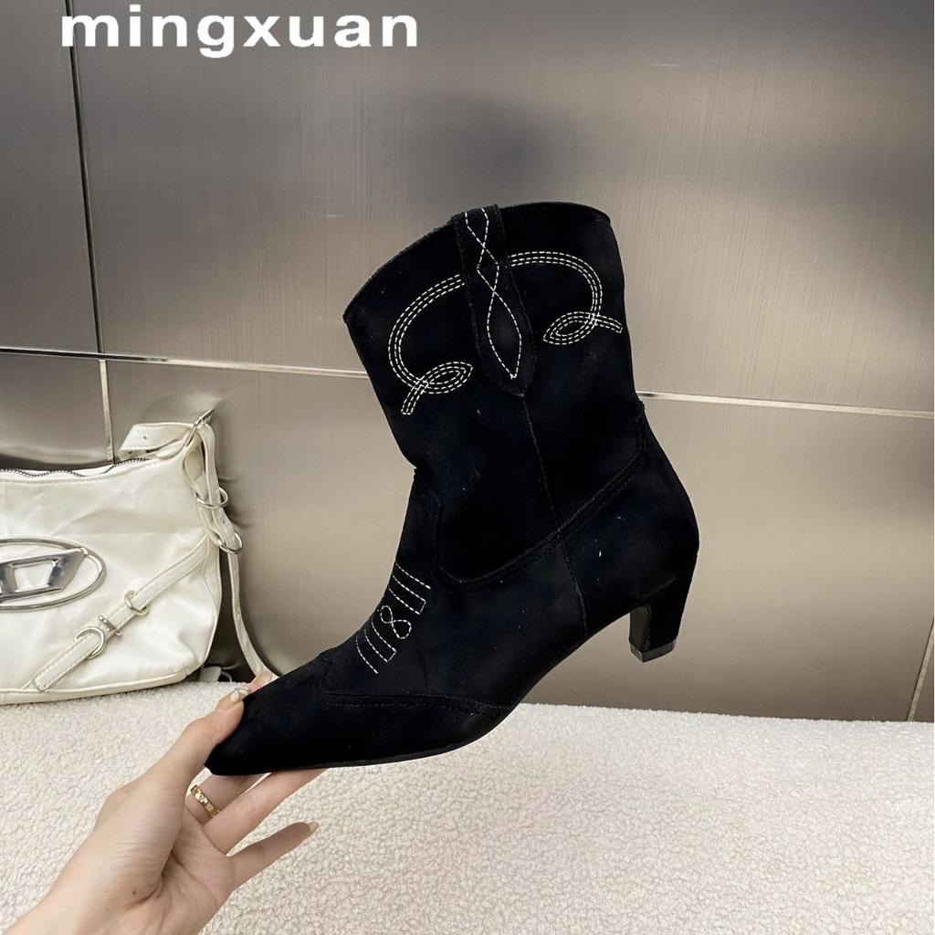 2025 autumn new low tube thin engraved embroidered versatile fashion Chelsea Martin women's short boots