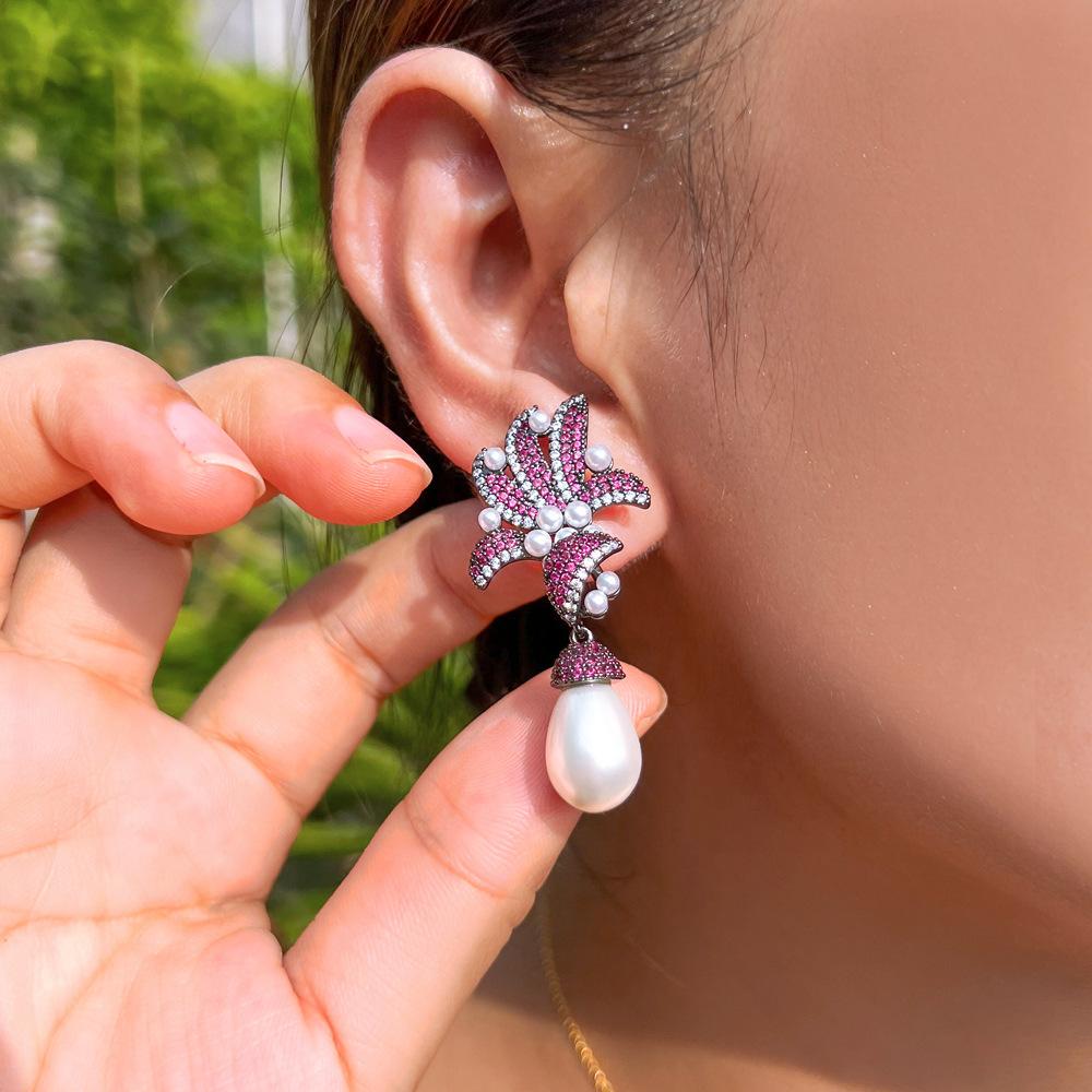 French Retro Elegant Pearl Leaf Court Style Earrings Slightly Inlaid Zircon Fringed Flower Premium Earrings