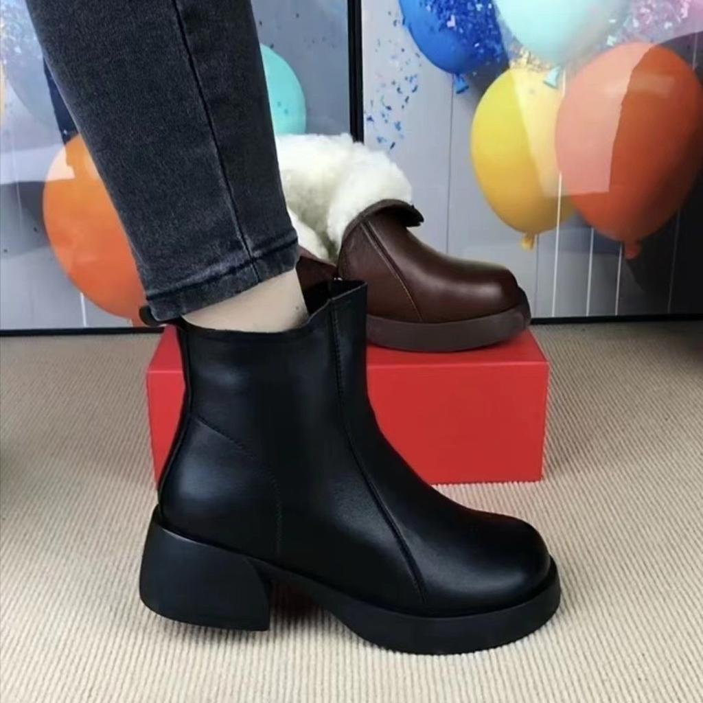 Women's Large Size Soft Sole Winter Warm Anti-slip Fur One Snow Boots Padded Lined Ankle Boots Anti-slip Outdoor Sports Cotton Boots Leather Boots