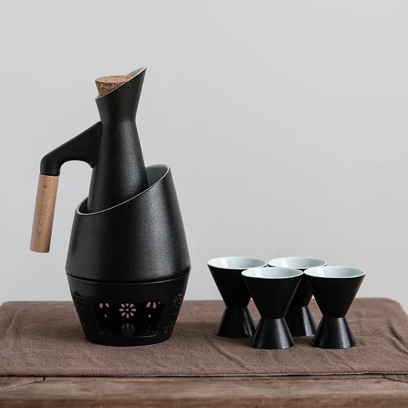 Керамический винный набор в японском стиле включает 1 винный кувшин, 1 винный шкафчик, 4 стакана для саке, 1 поднос и подогреватель со свечой