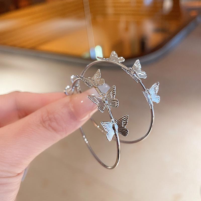 Silver Needle Metal Butterfly Hoop Earrings - Fashionable, Cool, Spicy Girl Style, Versatile, Sweet.
