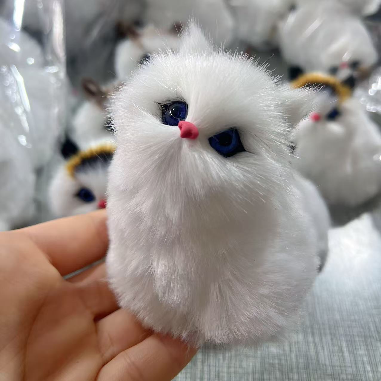 

Реалістична Мяукаюча М яка Іграшка Кіт для Дітей та Домашнього Декору 7cm білий